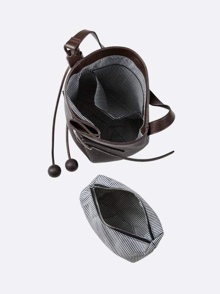 Bolso tipo cubo de cuero
