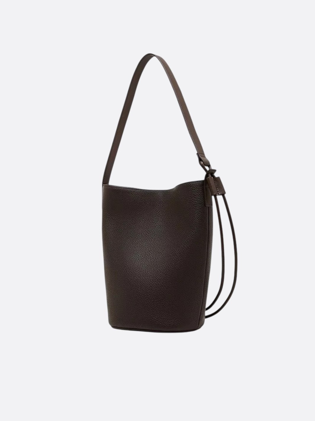Bolso tipo cubo de cuero
