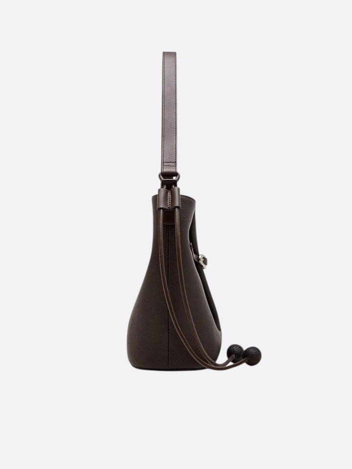 Bolso tipo cubo de cuero